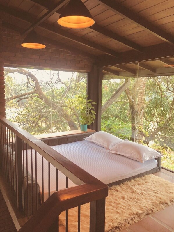 1 dormitorio, tabla de planchar con plancha, wifi y ropa de cama