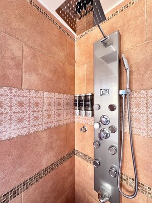 Free toiletries, hair dryer, bidet, towels - *Palm Haven* Ostia 5' from Lido Centro (Lido di Ostia)