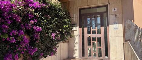 تفاصيل الفندق من الخارج