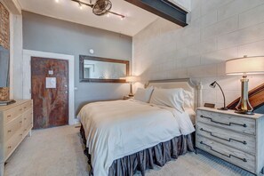 1 bedroom, iron/ironing board, internet, bed sheets