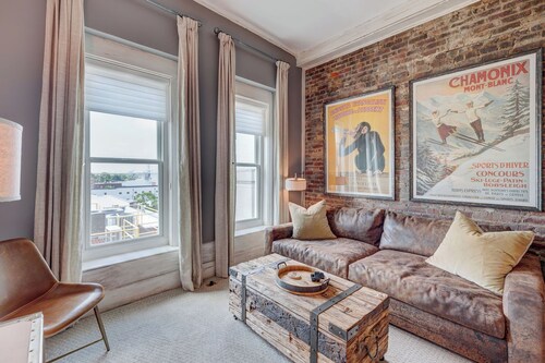 Luxury 1BR condo downtown Wilmington- river views, walk to bars and restaurants