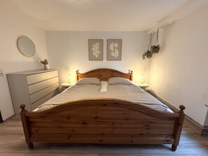 1 bedroom, travel crib, free WiFi