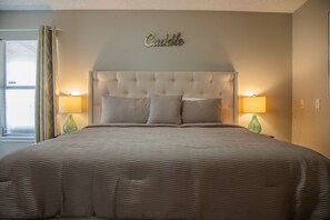 4 bedrooms, iron/ironing board, WiFi, bed sheets - 4BR Pet-Friendly w/Fenced Yard, Theme Parks, BMT! (San Antonio)