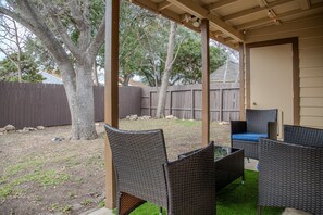 Terrace/patio - 4BR Pet-Friendly w/Fenced Yard, Theme Parks, BMT! (San Antonio)