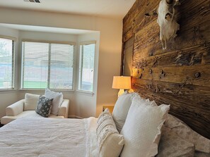 3 slaapkamers, een kluis op de kamer, een strijkplank/strijkijzer, wifi