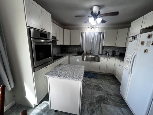 Spacious 4-bedroom house in charming Bluff City