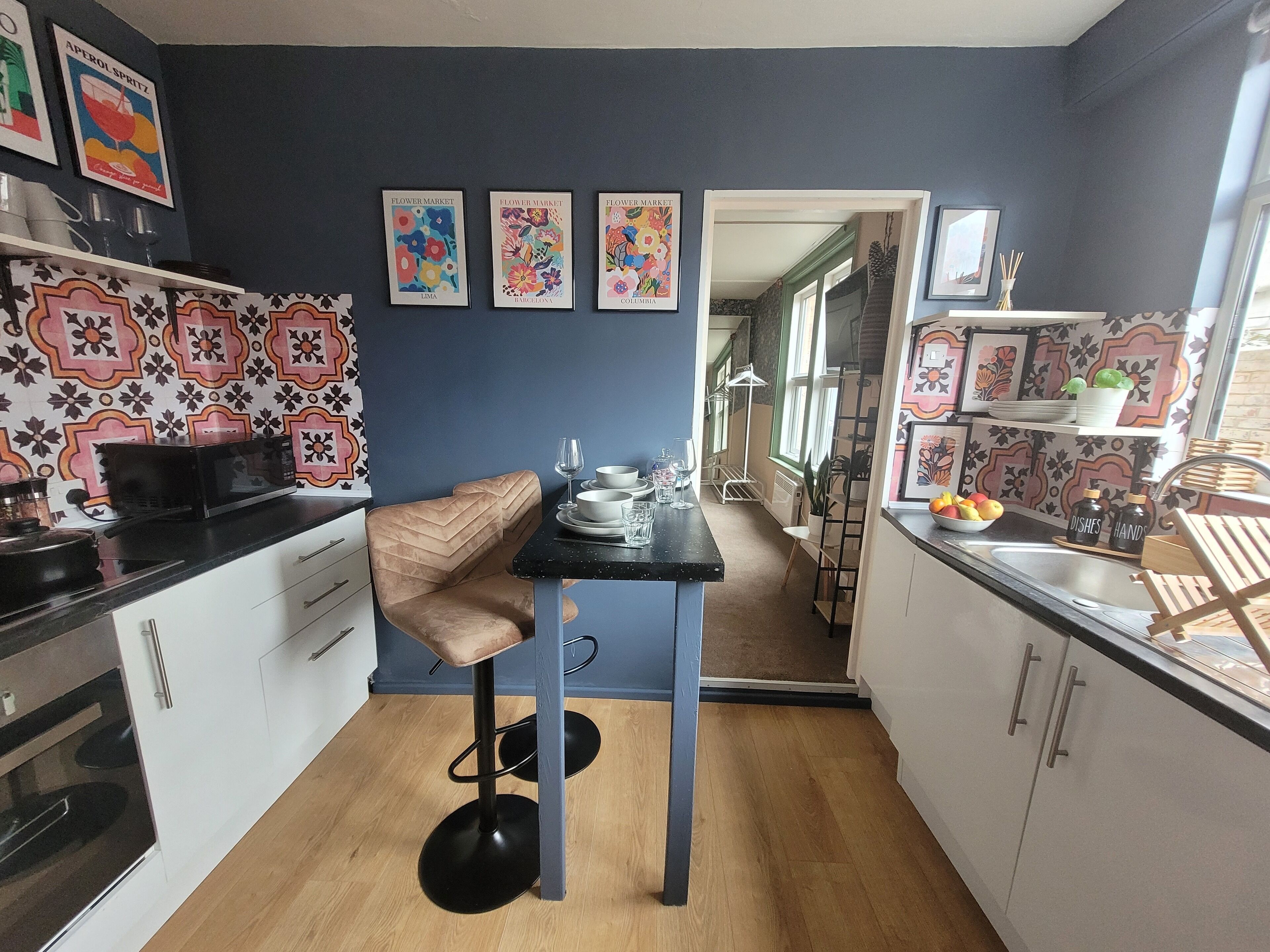 Køleskab, mikrobølgeovn, ovn, kogeplade