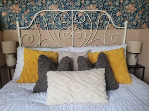 1 chambre, lit parapluie, Wi-Fi gratuit, draps fournis