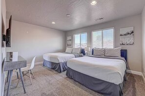 4 bedrooms, iron/ironing board, WiFi, bed sheets - Heated Pool•HotTub•PingPong Foosball•xBox•FastWiFi (Washington)
