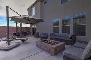 Terrace/patio - 4 Bed/4Ba Home w/HotTub FirePit+Pool -Pet Friendly (Washington)