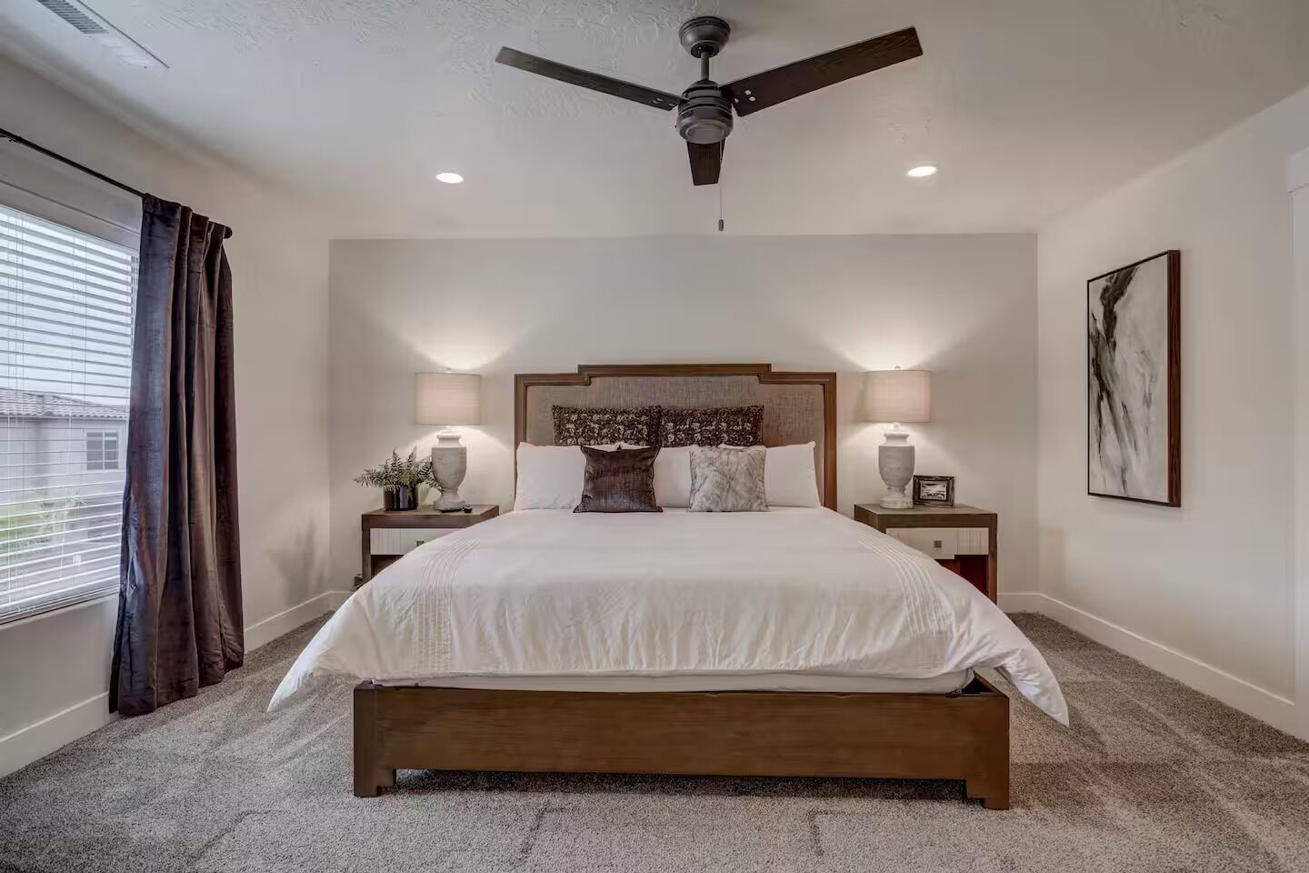 4 bedrooms, iron/ironing board, WiFi, bed sheets