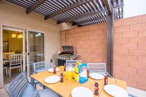 Outdoor dining - Family Fun - Pool & HotTub - Near Sand Hollow & Zion (Washington)