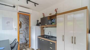 Basic Apartment | Private kitchen