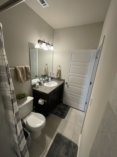 Cozy Newly Constructed 2-Bedroom Townhome in Quaint Georgetown
