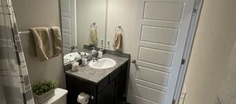 Cozy Newly Constructed 2-Bedroom Townhome in Quaint Georgetown