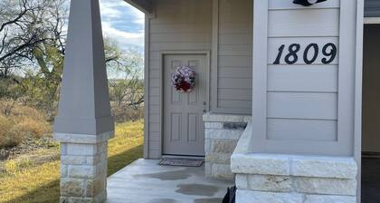 Cozy Newly Constructed 2-Bedroom Townhome in Quaint Georgetown