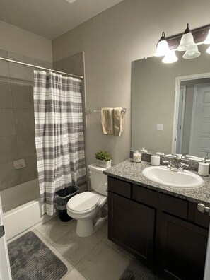Hair dryer, towels, soap, toilet paper - Cozy Newly Constructed 2-Bedroom Townhome in Quaint Georgetown (Georgetown)