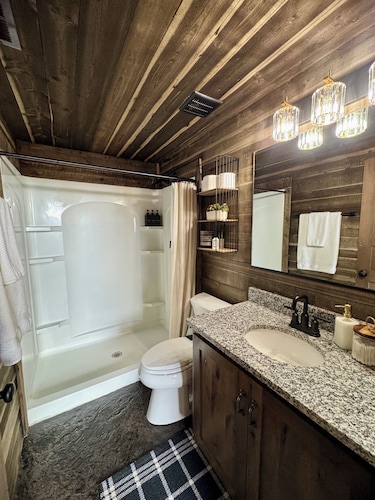 Pinion Pines Western Chalet #19 - A/C, Wi-Fi, Hot Tubs, CLEAN, Easy Access