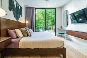 2 bedrooms, iron/ironing board, internet, bed sheets