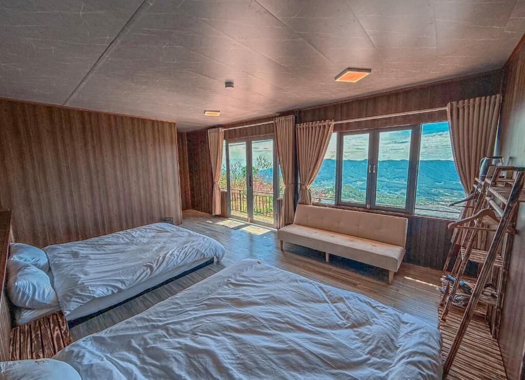 Quarto quádruplo luxo, vista para a montanha | Edredons de pluma, camas com colchões de espuma com sistema de memória