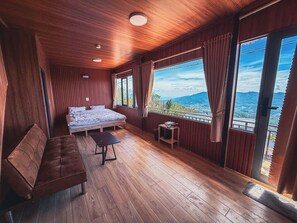 Down duvets, memory-foam beds, free minibar items, blackout curtains - Rio Skyhouse (Da Lat)