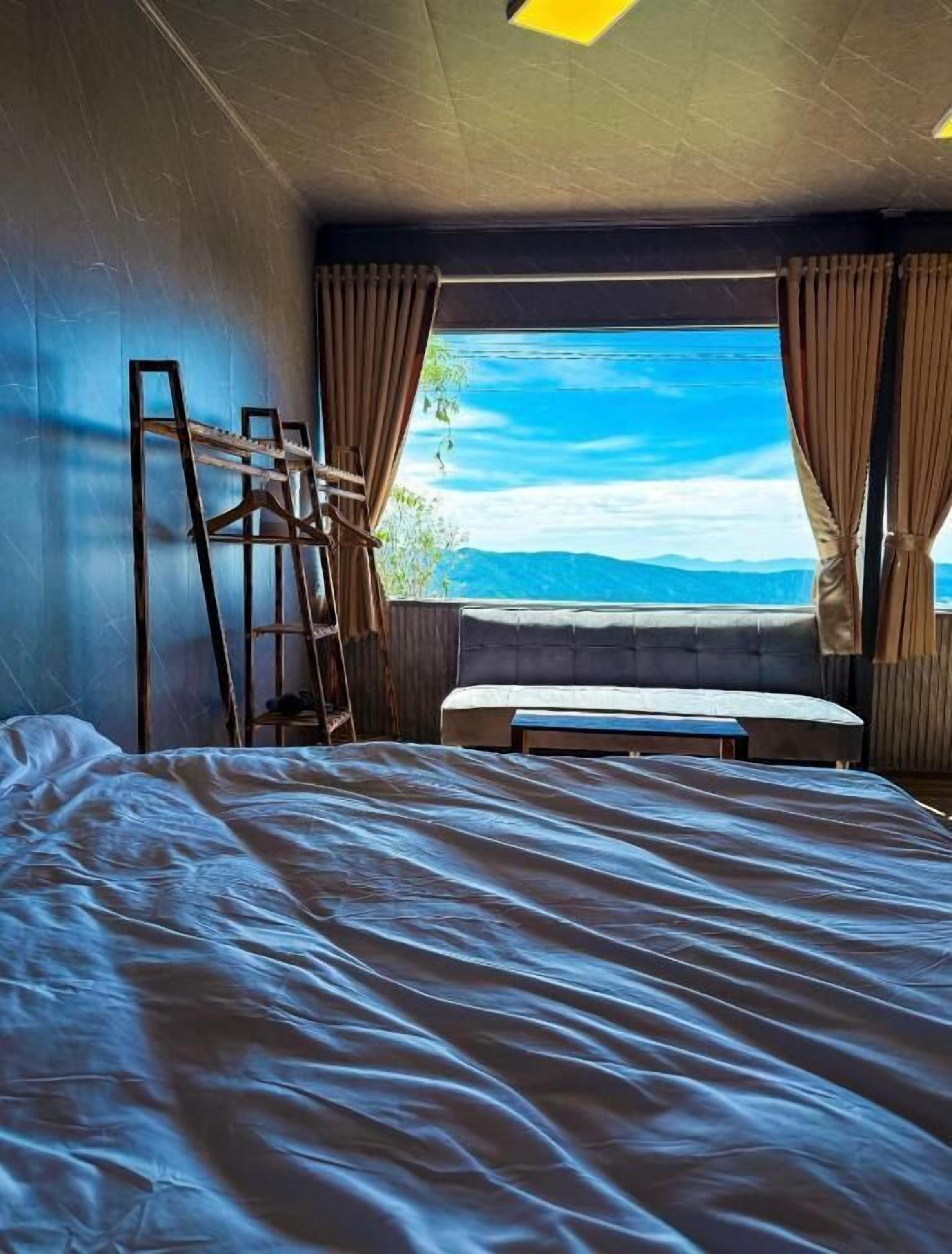 Deluxe-Vierbettzimmer, Talblick | Verdunkelungsvorhänge, Bügeleisen/Bügelbrett, kostenloses WLAN