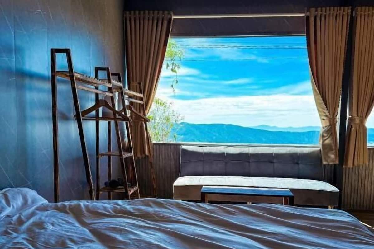 Deluxe-Vierbettzimmer, Talblick | Verdunkelungsvorhänge, Bügeleisen/Bügelbrett, kostenloses WLAN