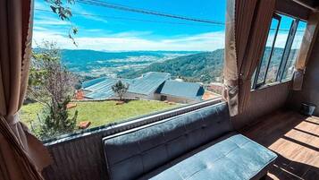 Quarto quádruplo luxo, vista para o vale | Vista para o vale