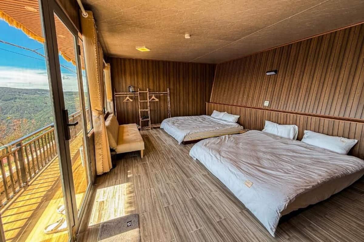 Deluxe-Vierbettzimmer, Bergblick | Verdunkelungsvorhänge, Bügeleisen/Bügelbrett, kostenloses WLAN