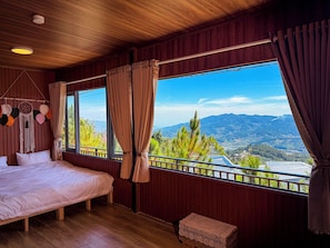 Quarto casal luxo, sacada, vista para a montanha | Terraço/pátio