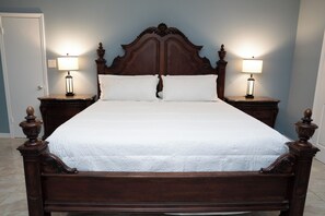 2 bedrooms, in-room safe, desk, iron/ironing board - “Buckingham Retreat – Private Land & Sunset Views” (Buckingham)