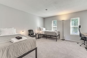 2 bedrooms, desk, iron/ironing board, Internet - Pet-Friendly Unit, 1 Mi to Old Town Scottsdale! (Scottsdale)
