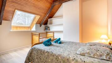 4 slaapkamers, een strijkplank/strijkijzer, wifi, beddengoed