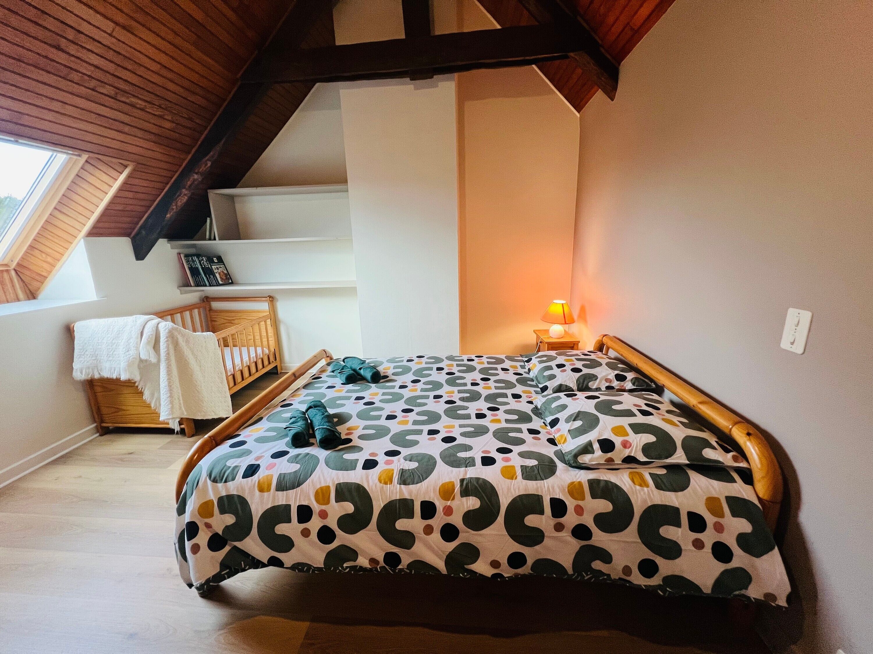 4 多间卧室、熨斗/熨衣板、WiFi、床单