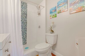 Towels - 1 Mi to Lake Worth Beach: Studio w/ Shared Patio (Lake Worth Beach)