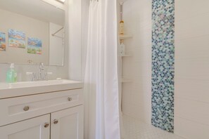 Towels - 1 Mi to Lake Worth Beach: Studio w/ Shared Patio (Lake Worth Beach)