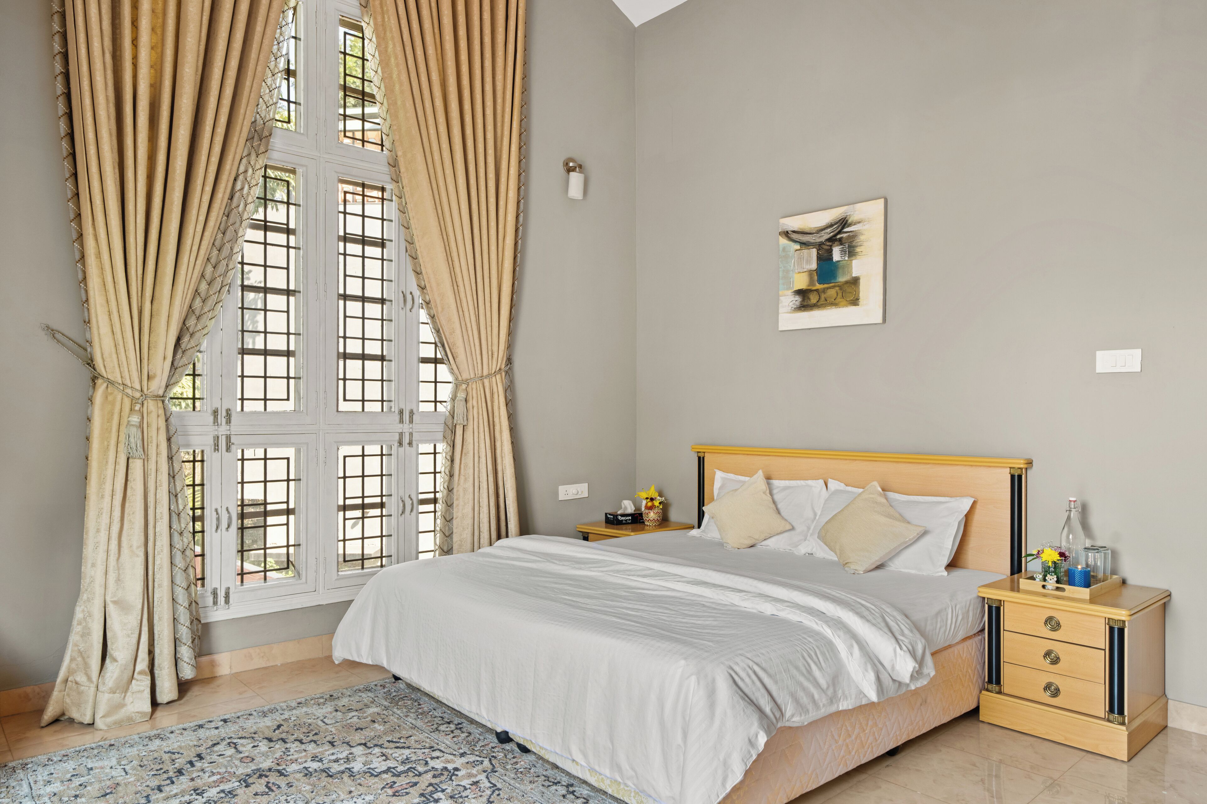 4 bedrooms, iron/ironing board, WiFi, bed sheets