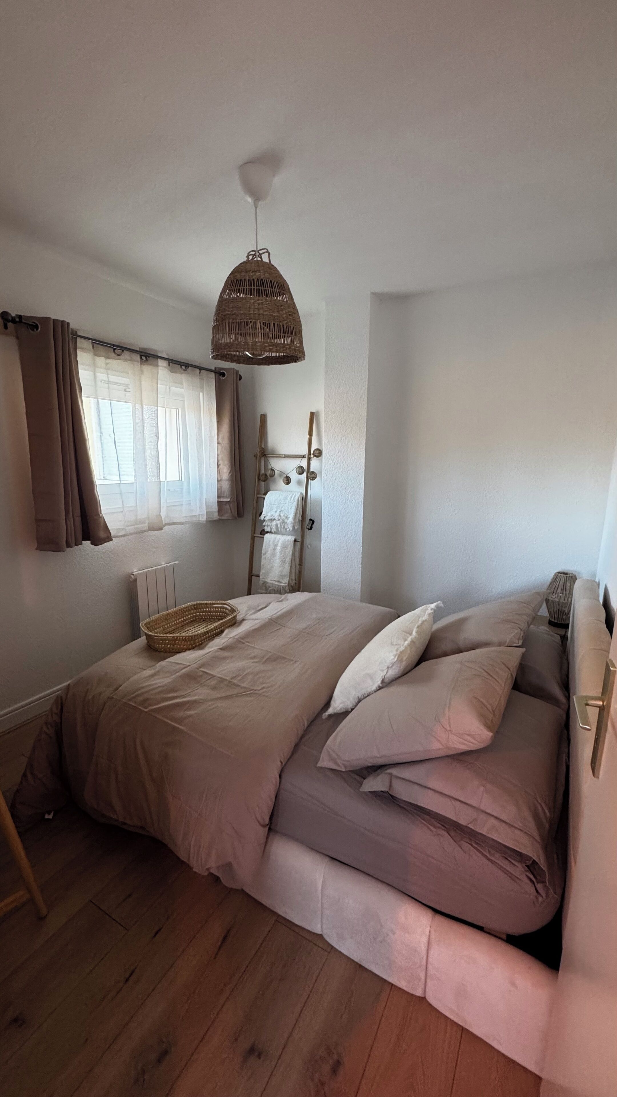 1 slaapkamer, een strijkplank/strijkijzer, wifi, beddengoed