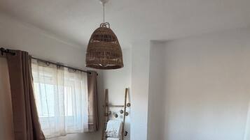 1 slaapkamer, een strijkplank/strijkijzer, wifi, beddengoed