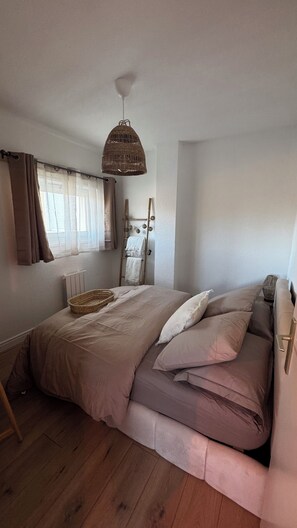 1 chambre, fer et planche à repasser, Wi-Fi, draps fournis