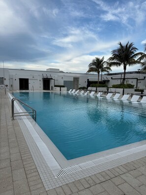 Pool - Cozy 1-bedroom apartment with AC in welcoming Miami (Miami)