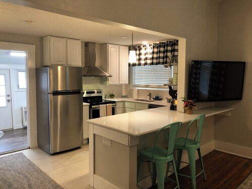 Bright & Beautiful Turn-of-the-Century Modern Home
Rt 66 Car Buffs-Garage Avail.