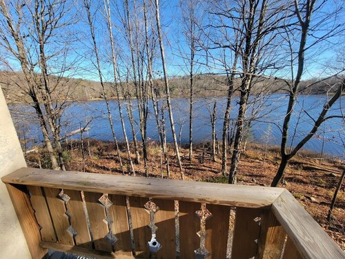 LAKEFRONT 3-bedroom Chateau Getaway at Whitecap Mountains Resort Unit 1