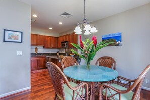 Dining - Spacious 3-bdr Pool, Hot Tub and free A/C (Princeville)