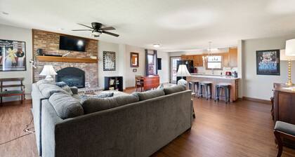 Blue Moon Cottage w/ Pergola & Scenic Views