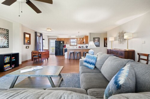 Blue Moon Cottage w/ Pergola & Scenic Views