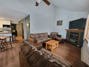 Smart-TV, Kamin, Tischfußball
