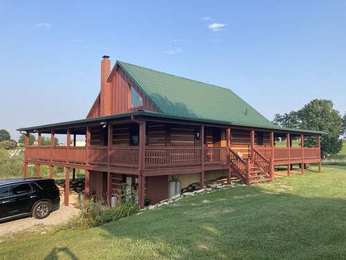 The Bourbon Lodge - Log cabin, Bourbon Trail, Nature and more!