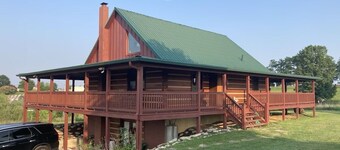 The Bourbon Lodge - Log cabin, Bourbon Trail, Nature and more!