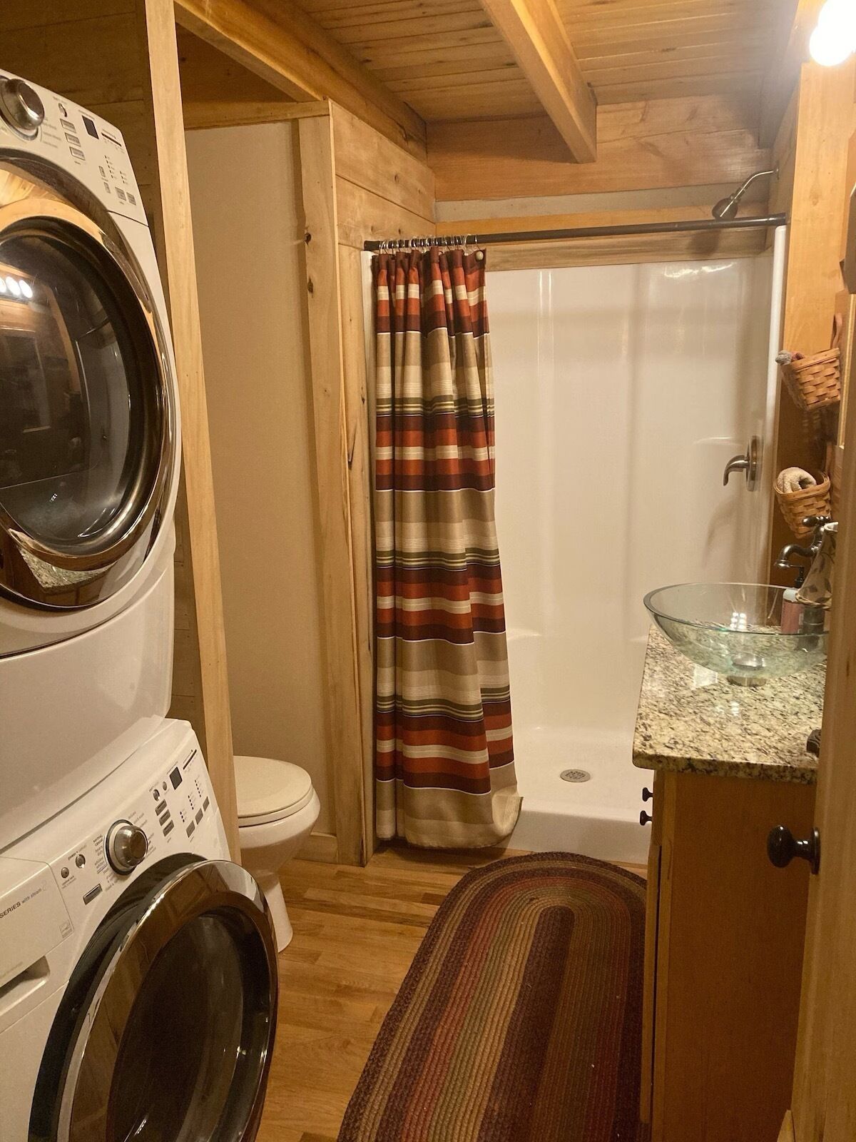 Dusche, Whirlpool, Handtücher, Seife